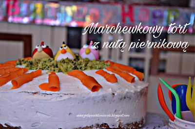 Świąteczny tort marchewkowy z nutą piernikową