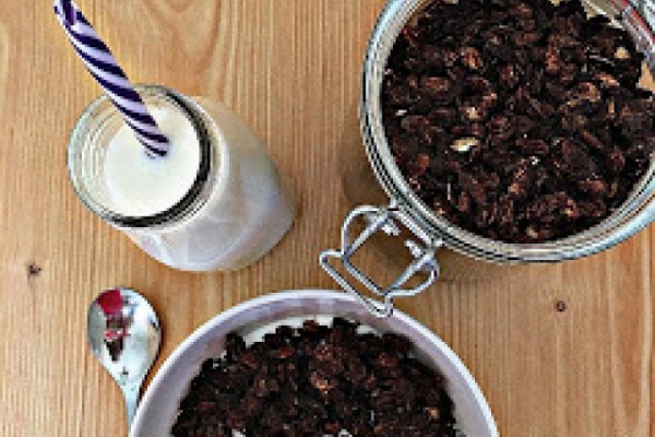 Czekoladowa granola ze słonecznikiem