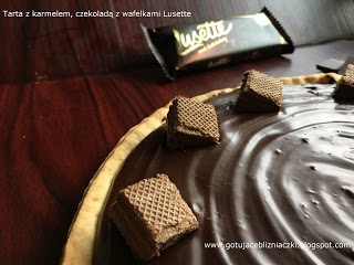 Tarta karmelowo-czekoladowa z wafelkami Lusette