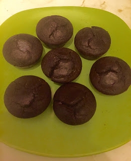 Mocno czekoladowe bezglutenowe muffinki z truskawkami