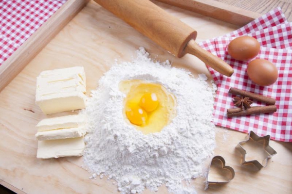 10 powodów, dla których warto mieć stolnicę drewnianą