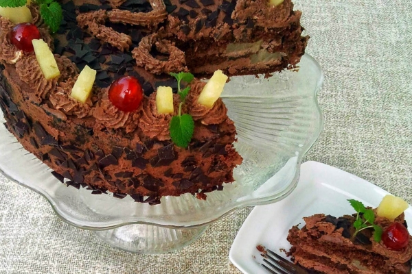 tort czekoladowy z ananasem