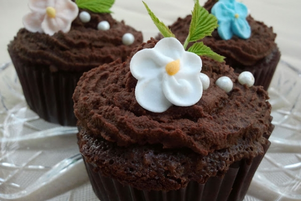 cupcakes czekoladowo - pomarańczowe z ganache czekoladowym