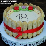 tort urodzinowy z owocami