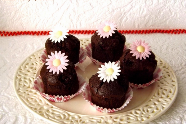 Muffiny mocno czekoladowe z wiśniami 