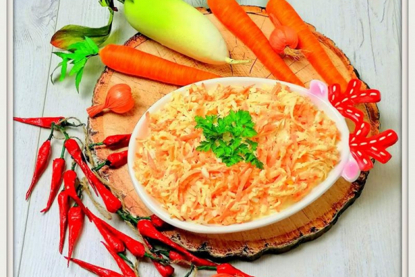 Szybka surówka z białej rzodkwi i marchewki, Idealna do mięs i ryb