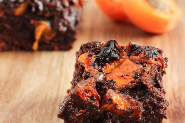 Czekoladowe brownie z morelami