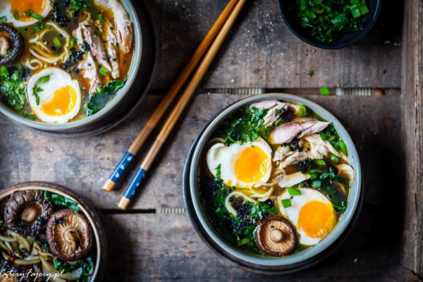 Zupa ramen z kurczakiem