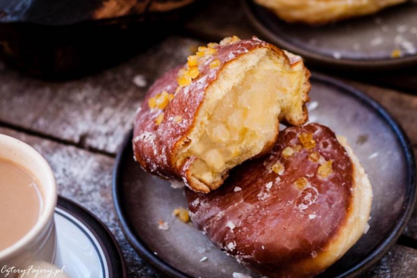 Pączki z jabłkami