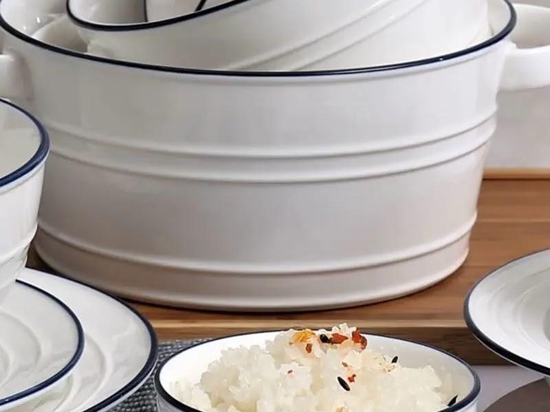 Salaterka – praktyczna i elegancka dekoracja stołu