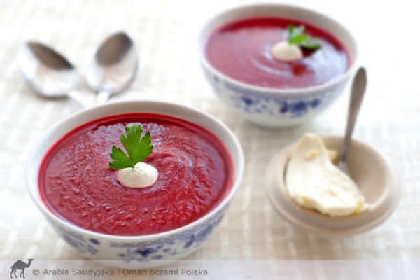 Indyjska zupa z czerwonych buraków i pomidorów