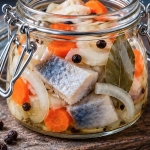 Śledzie w occie –...