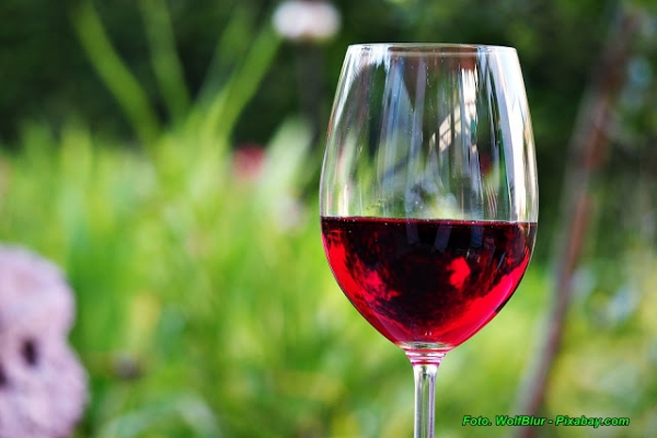 Czerwone wino wzmacnia nasze serce.