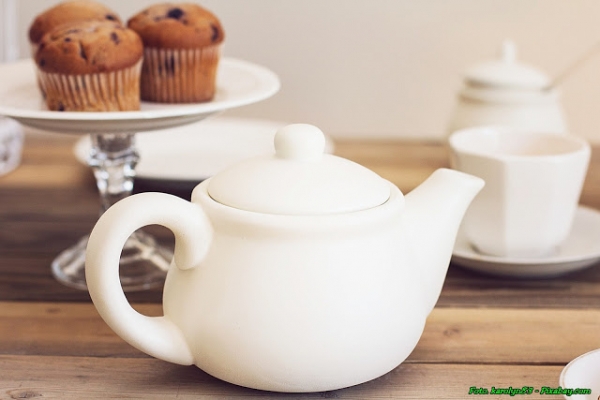Jak usunąć osad  po herbacie z czajniczka.