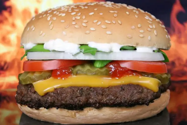 Przepis na domowego Whoppera jak z Burger King