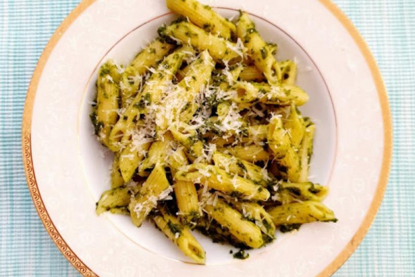 Makaron z pesto pietruszkowym