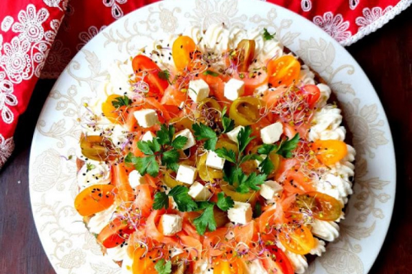 Omlet imprezowy z waflami kukurydzianymi i parmezanem