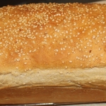 Chleb tostowy z sezamem.
