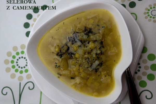 Zupa selerowa z camembertem i masłem estragonowym
