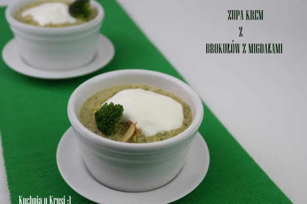 Zupa krem z brokułów z migdałami