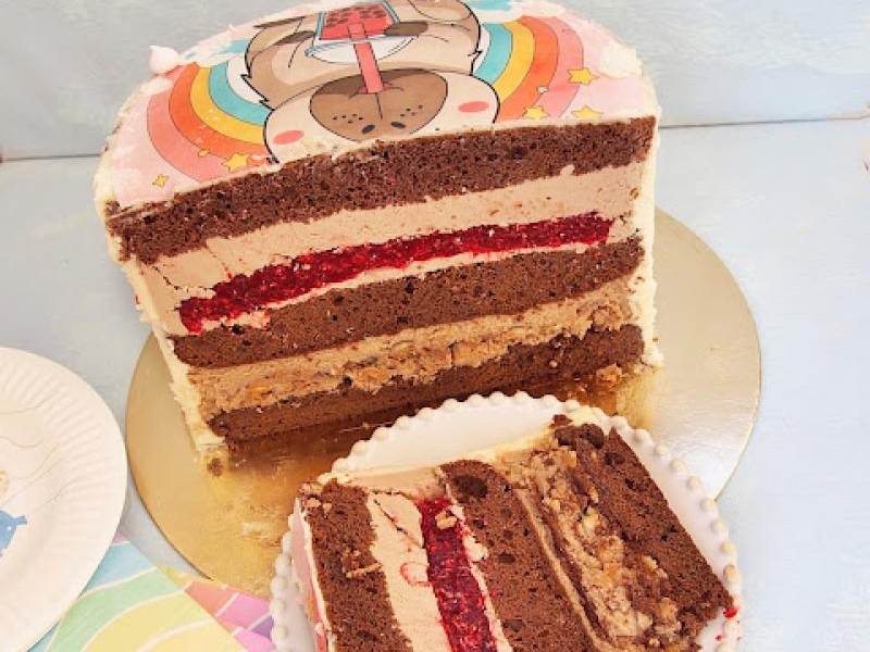 Tort kinder bueno z chrupką i żelką malinową