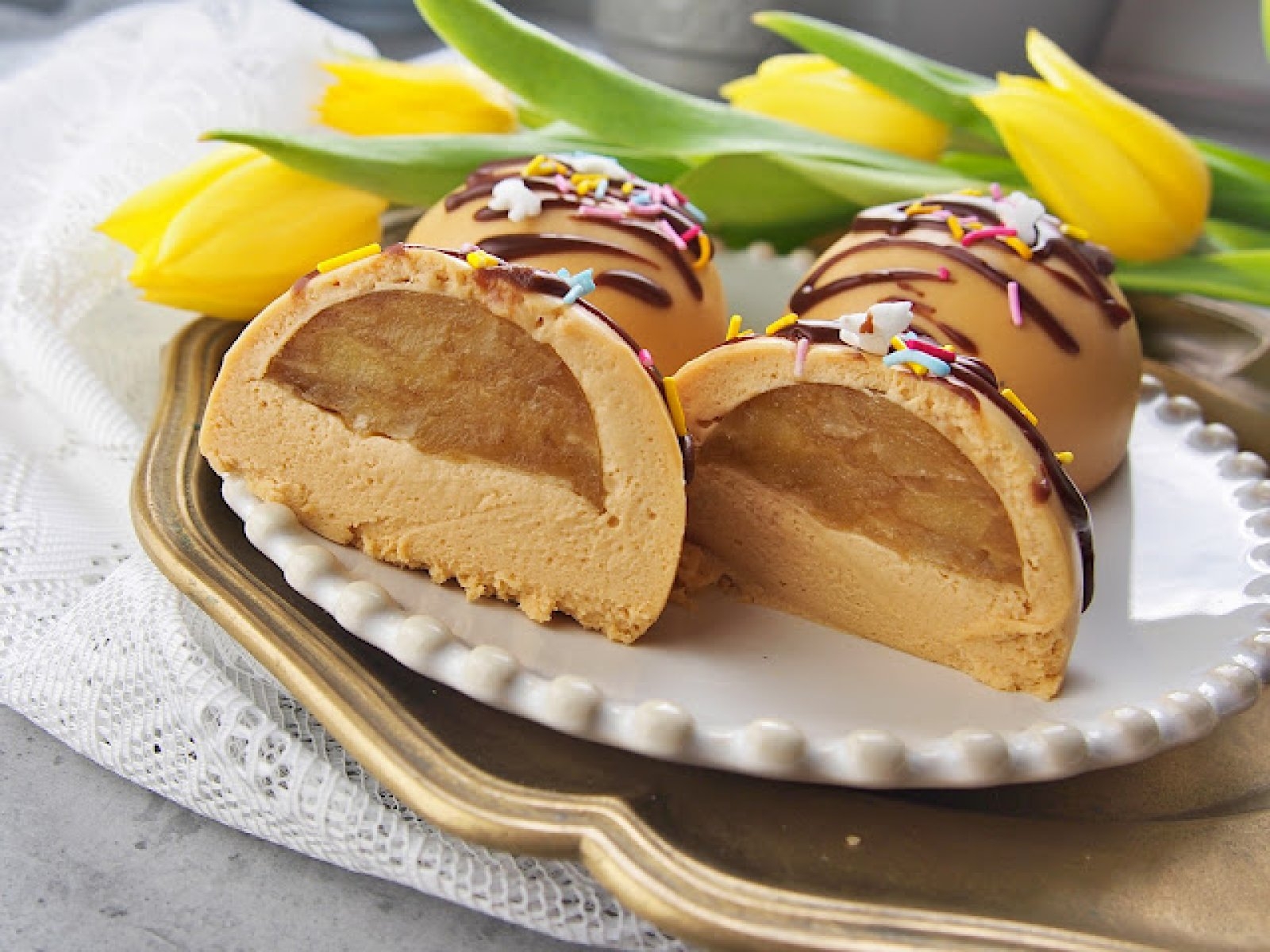 Monoporcje o smaku szarlotki z palną białą czekoladą