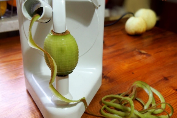 Automatyczna obieraczka do owoców i warzyw - czy warto?