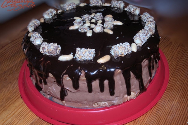 Rocher - czyli tort obłędnie czekoladowy z orzechami