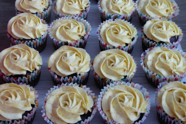 Muffinki czekoladowe z kremem z orange curd