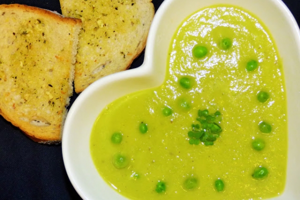 Zupa krem z porów i zielonego groszku 