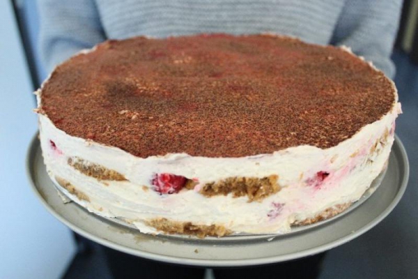 Tort Tiramisu z malinami