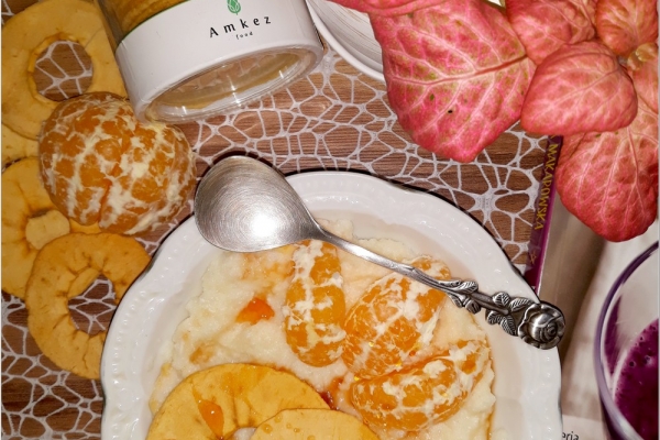Pudding ryżowy z cynamonowym jabłuszkiem i mandarynkami