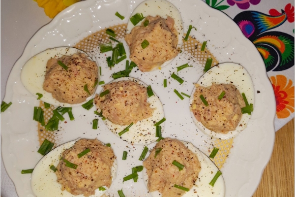 Jajka faszerowane tuńczykiem (z olejem rzepakowym, bez majonezu)