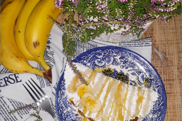Placek z tapioki z karmelizowanym bananem