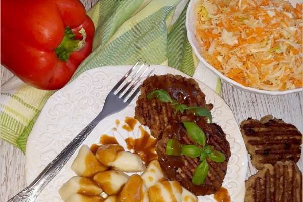 Grillowane kotlety mielone z pieczarkami – prosty przepis na obiad