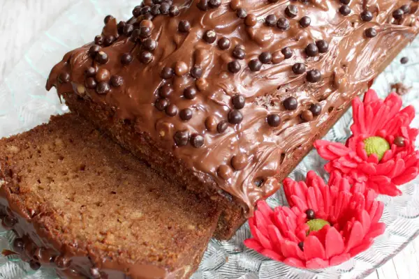 Wilgotne ciasto kakaowe mieszane łyżką