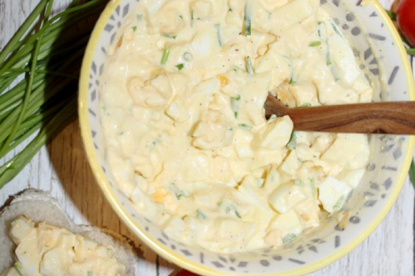 Prosta pasta kanapkowa (z suszoną cebulą)