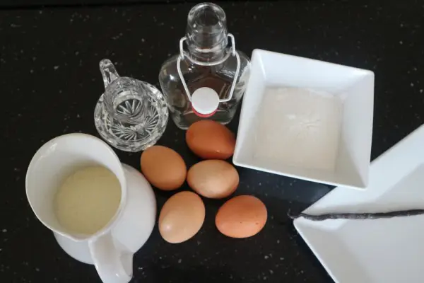 Jak zrobić domowy likier jajeczny? (przepis)