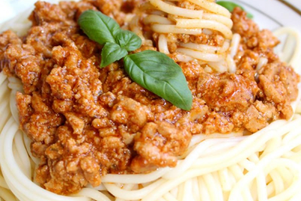 Spaghetti bolognese (delikatny sos)
