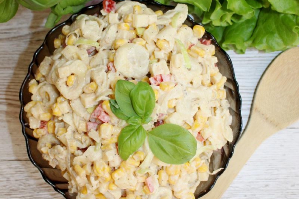 Sałatka z grzybowym tortellini