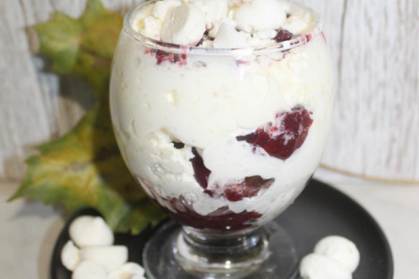 Eton Mess z wiśniami – deser w kilka chwil