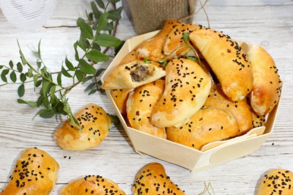 Drożdżowe pierożki z kapustą i grzybami