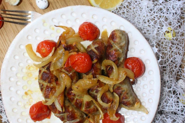 Pieczona biała kiełbasa w marynacie miodowo-musztardowej
