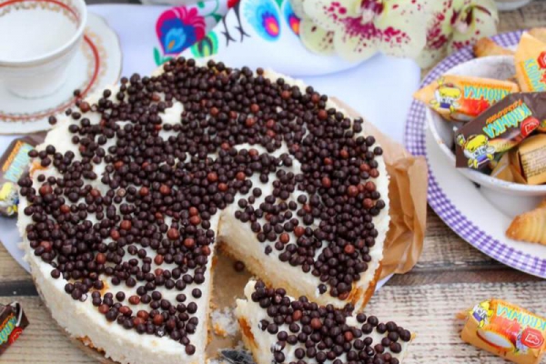 Sernik z krówkami i mascarpone (bez pieczenia)