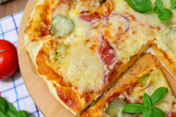 Pizza z papryczkami peperoni