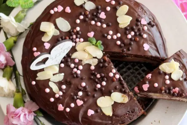 Ciasto czekoladowo-waniliowe z truskawkową pianką