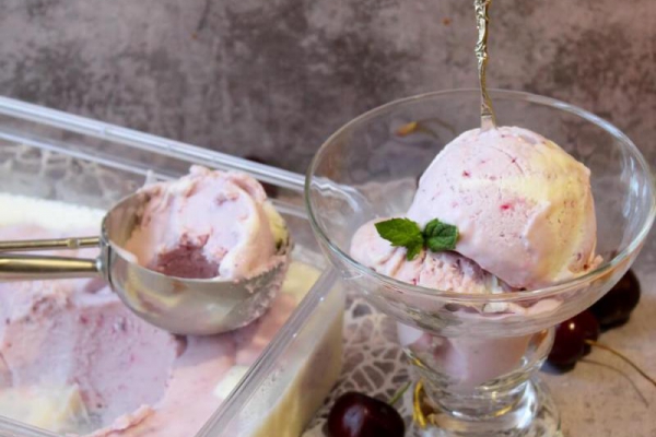 Lody śmietankowo-owocowe