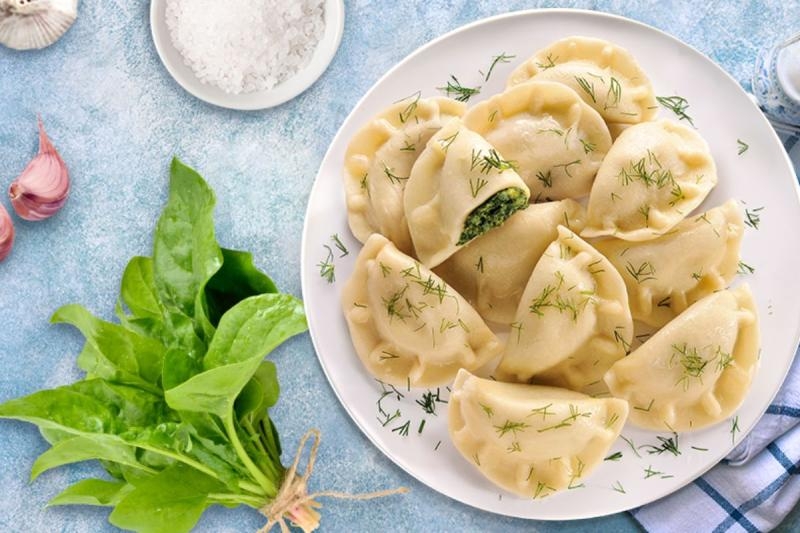 Pierogi ze szpinakiem i serem – dla kogo?