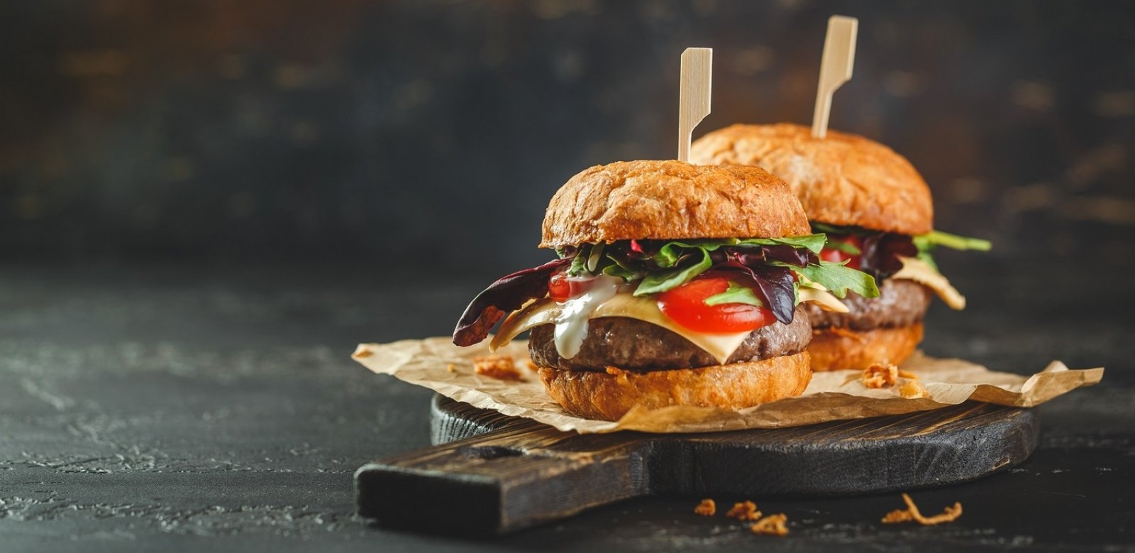 Domowy burger — jak zrobić hamburgery w domu krok po kroku
