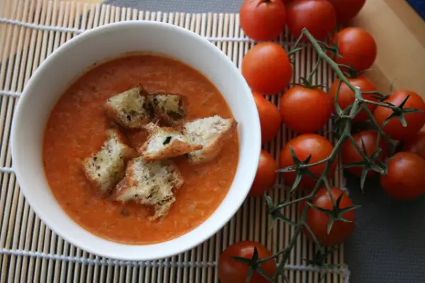 Zupa paprykowo pomidorowa z grzankami